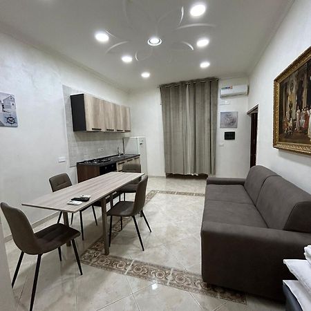 Dora House Valentino Apartment เนเปิลส์ ภายนอก รูปภาพ
