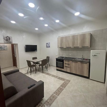 Dora House Valentino Apartment เนเปิลส์ ภายนอก รูปภาพ