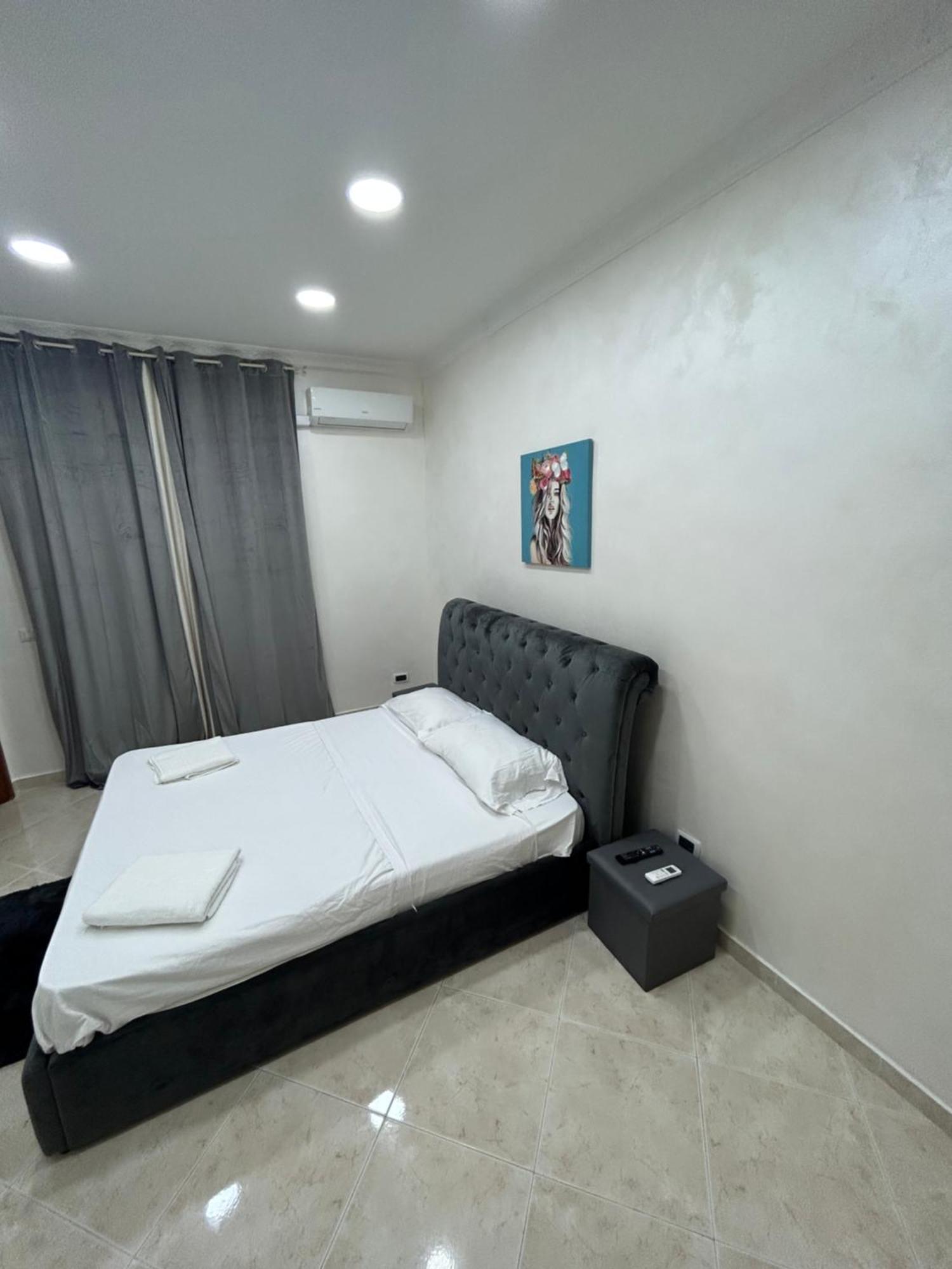 Dora House Valentino Apartment เนเปิลส์ ภายนอก รูปภาพ