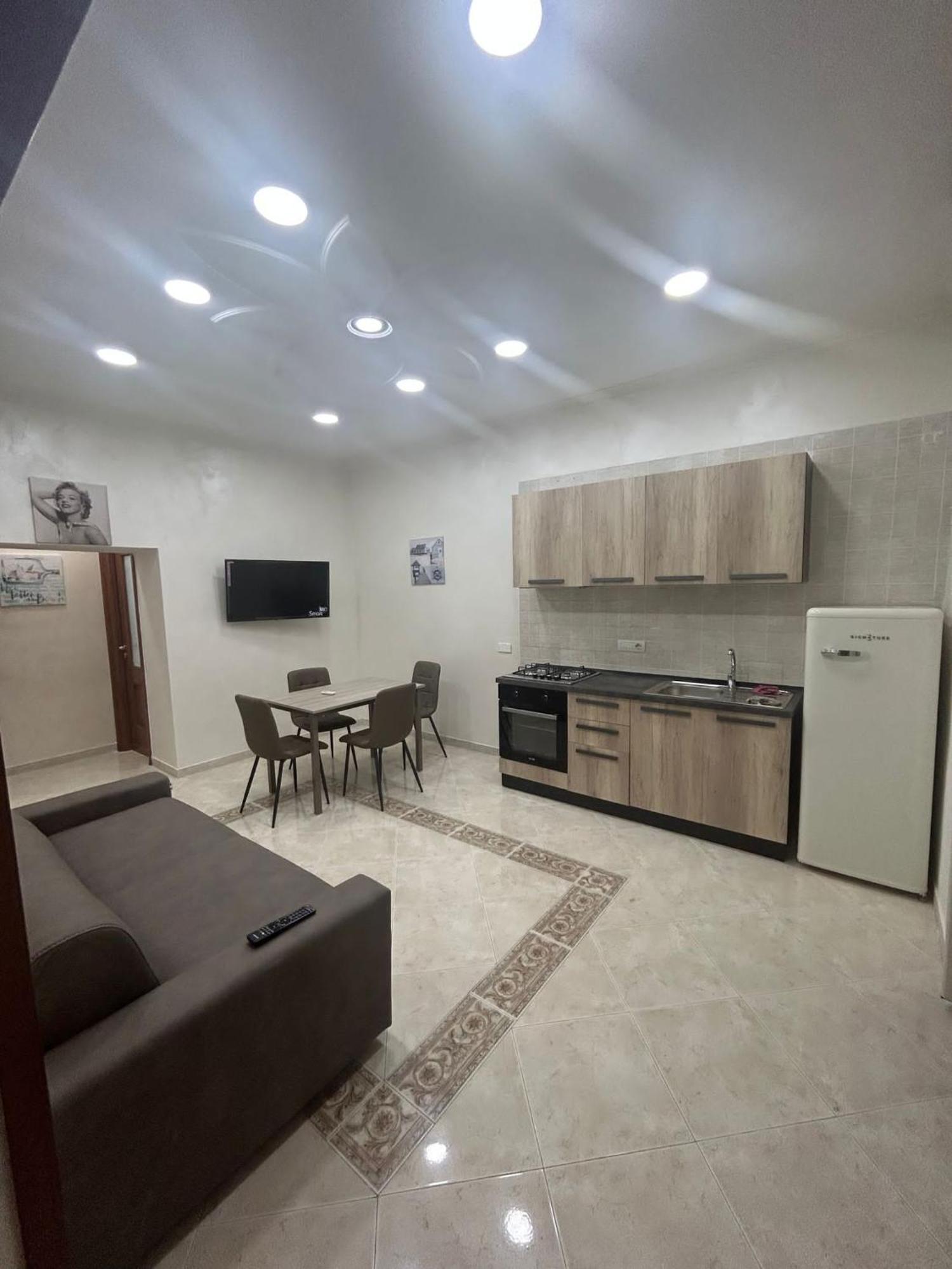 Dora House Valentino Apartment เนเปิลส์ ภายนอก รูปภาพ